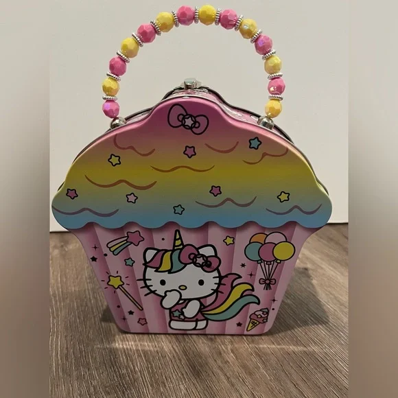 Absolutely Adorable Hello Kitty Metal Tin/Purse- NWT - Picture 3 of 4